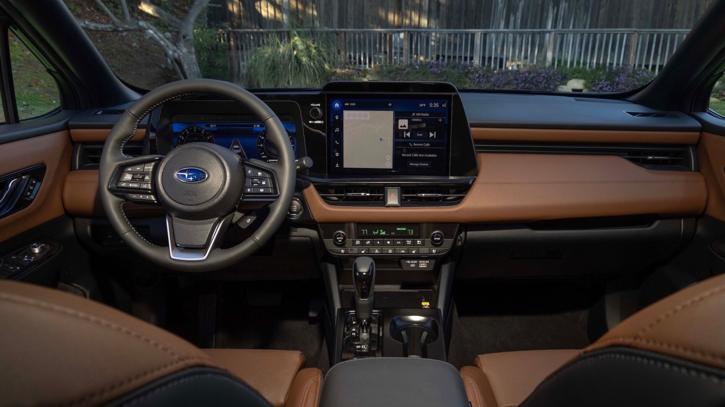 Das Cockpit des neuen Subaru Outback mit separatem Bedienelement für die Klimaautomatik. Das Cockpit des neuen Subaru Outback mit separatem Bedienelement für die Klimaautomatik.