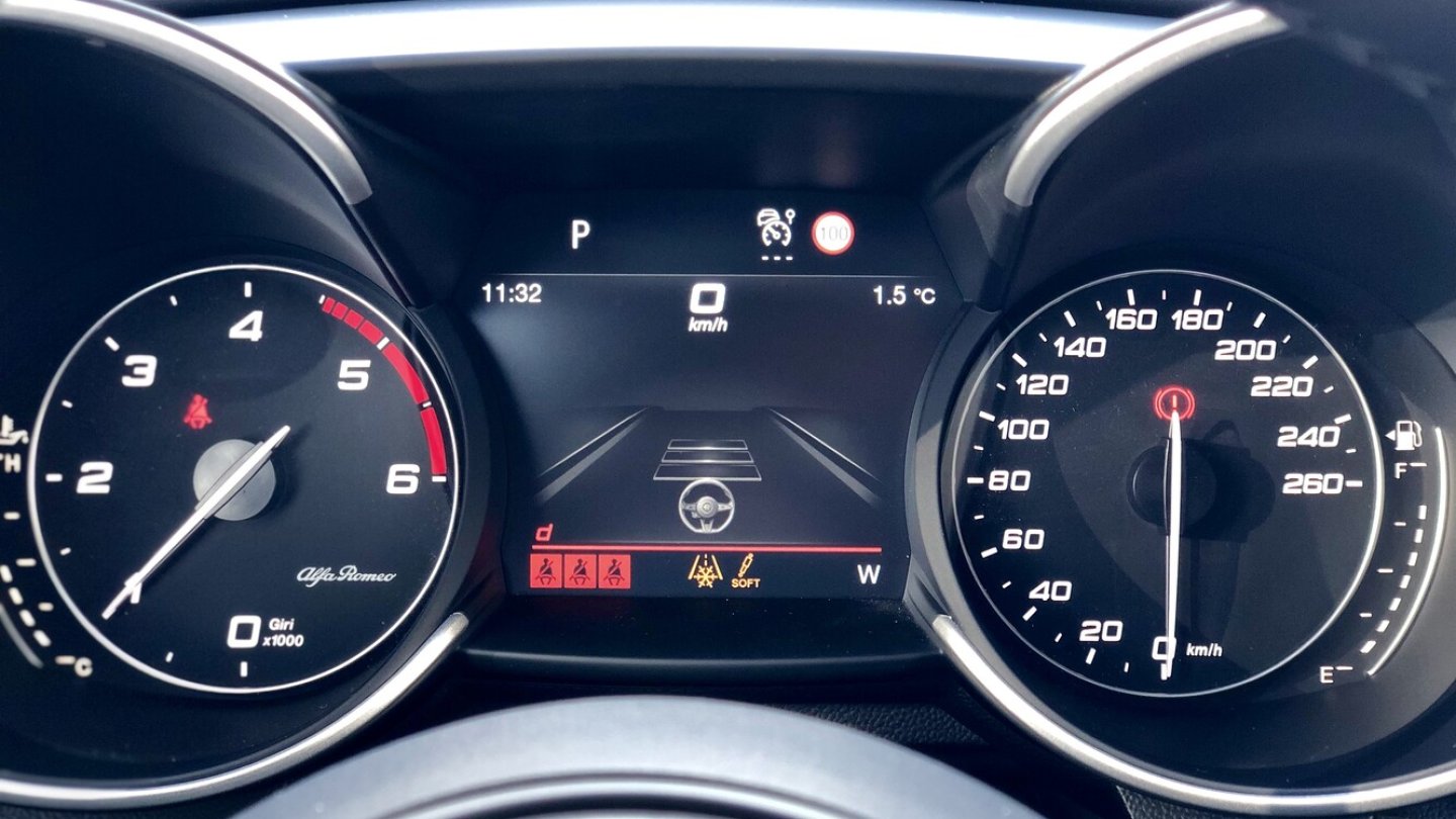 Das Display im Kombiinstrument wurde überarbeitet. Das Display im Kombiinstrument wurde überarbeitet.