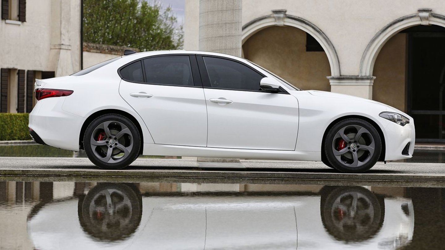 Mit der Giulia bringt Alfa Romeo eine kompakte Sportlimousine im Geist früherer BMW 3er. Mit der Giulia bringt Alfa Romeo eine kompakte Sportlimousine im Geist früherer BMW 3er.