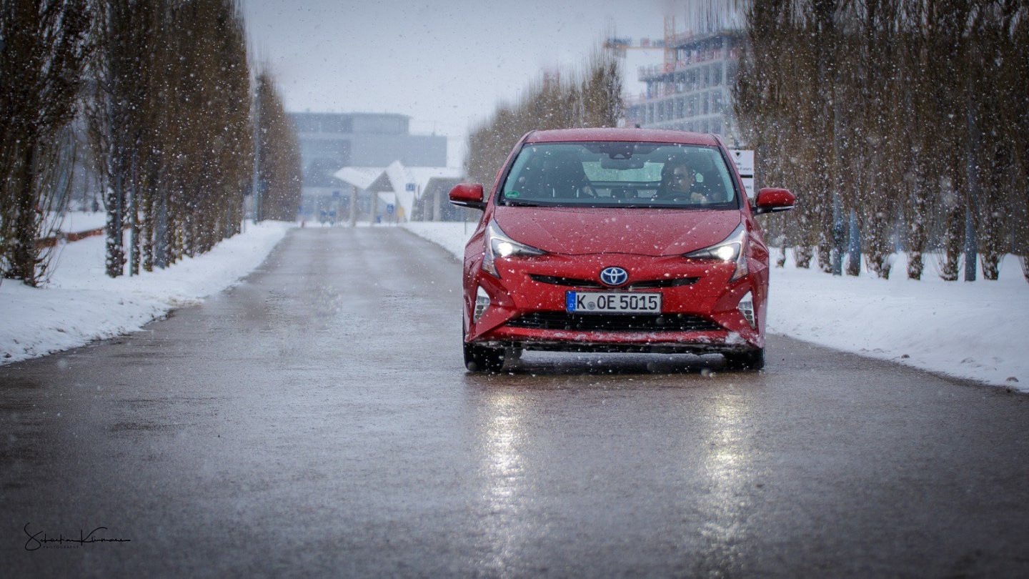 Das komfortable Fahrwerk überrascht mit Agilität. Das komfortable Fahrwerk überrascht mit Agilität.