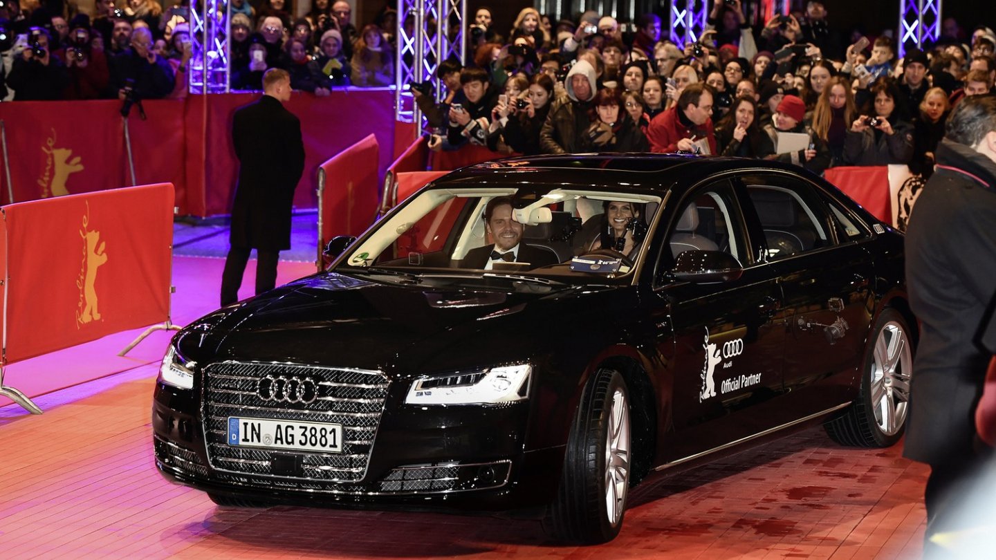 Gelungener PR Coup. Selbstfahrende A8 steuerten die Stars auf der diesjährigen Berlinale zum Roten Teppich. Gelungener PR Coup. Selbstfahrende A8 steuerten die Stars auf der diesjährigen Berlinale zum Roten Teppich.