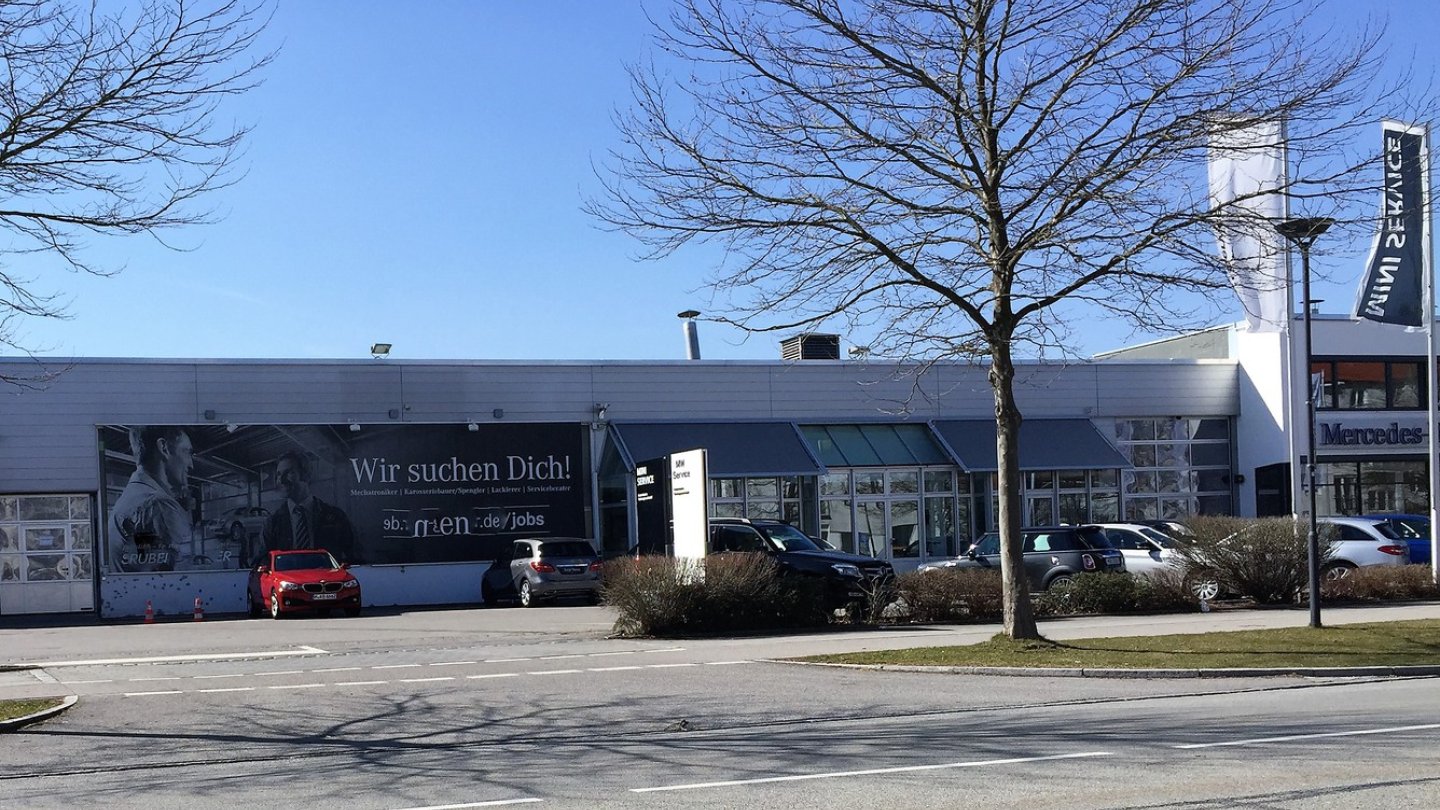 Viele ehemalige Händler machen als reine Servicebetriebe weiter, wie diese BMW-Adresse. Viele ehemalige Händler machen als reine Servicebetriebe weiter, wie diese BMW-Adresse.