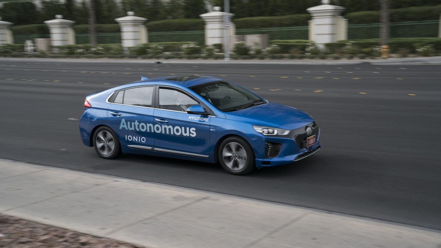 Autonom fahrender  Hyundai Ioniq