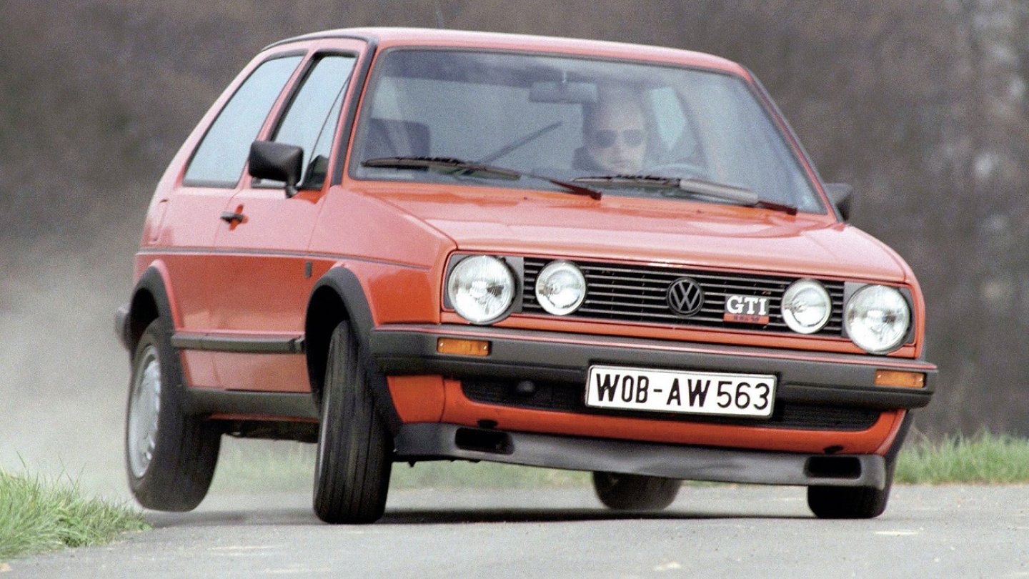 Der frühe Autotraum des Autors, schon damals in der Versicherung exorbitant teuer: Der VW Golf II GTI 16V. Der frühe Autotraum des Autors, schon damals in der Versicherung exorbitant teuer: Der VW Golf II GTI 16V.