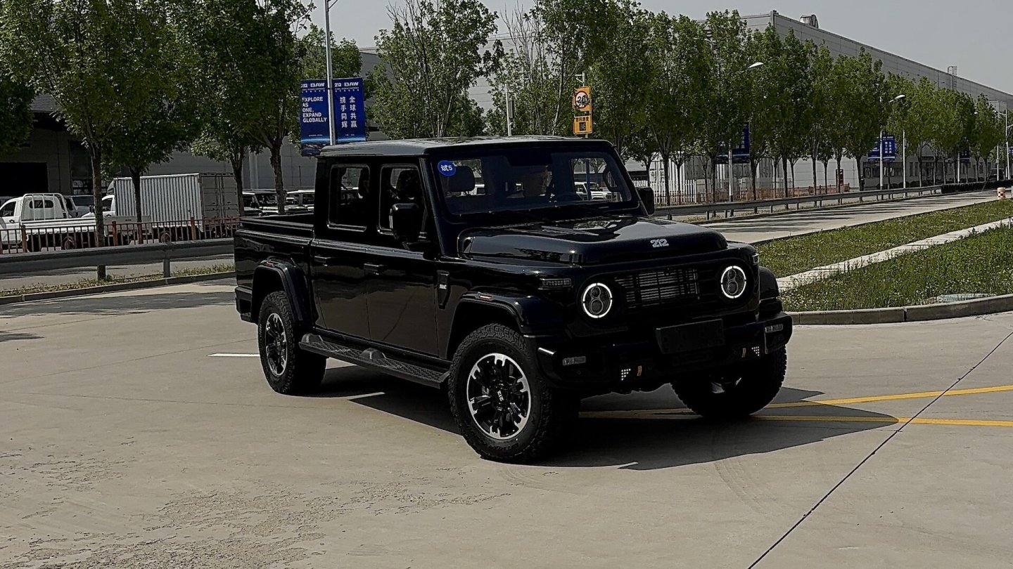 Auf Asphalt und speziellen Untergründen konnten wir den P01 in China kennenlernen, noch nicht im Gelände.