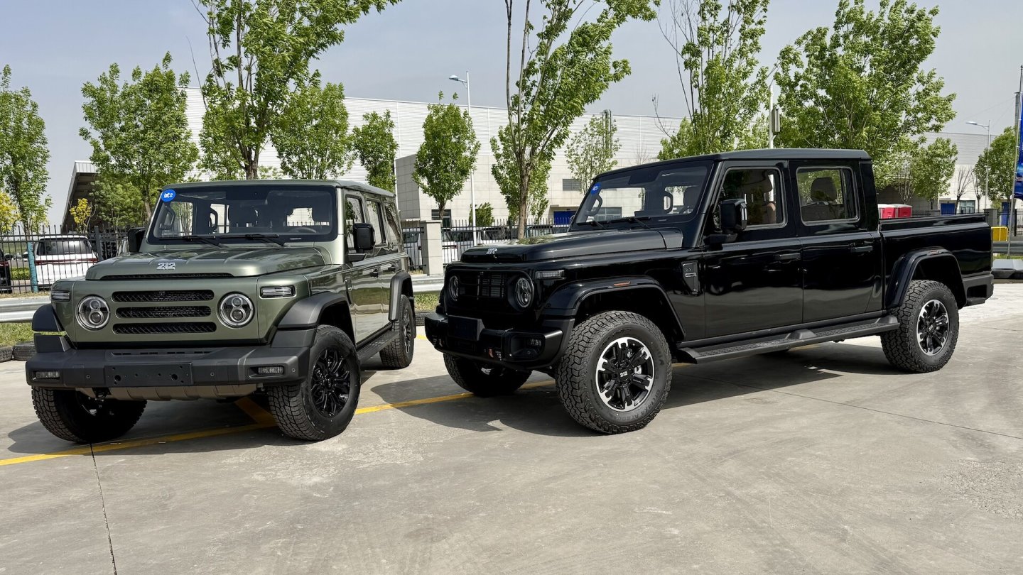 Der BAW 212 Pick-up, hier rechts im Bild, feiert bei AUTONOTIZEN Live seine Europa-Premiere.
