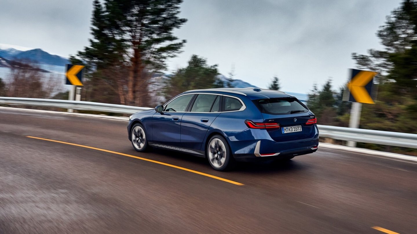 Der BMW 520d Touring ist auch mit Allradantrieb xDrive zu haben. Der BMW 520d Touring ist auch mit Allradantrieb xDrive zu haben.