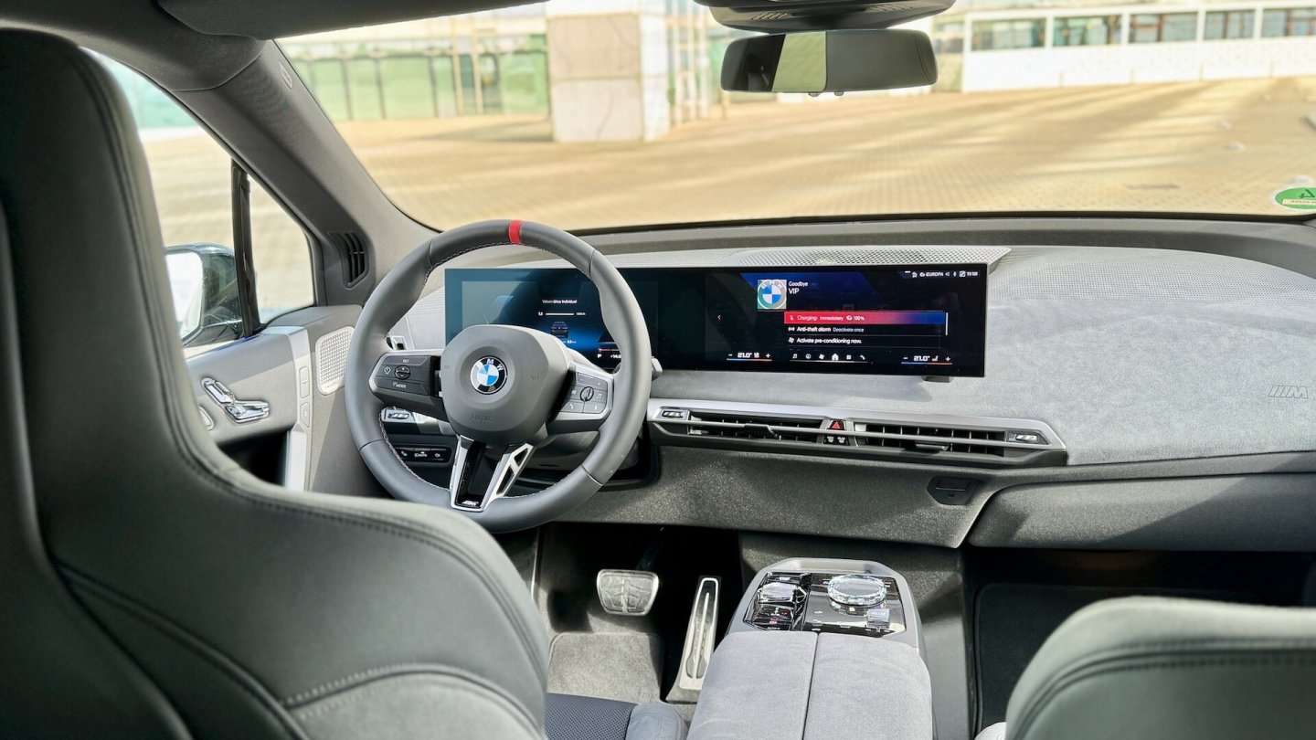 Das Cockpit mit iDrive-Controller bleibt optisch unverändert. Das Cockpit mit iDrive-Controller bleibt optisch unverändert.