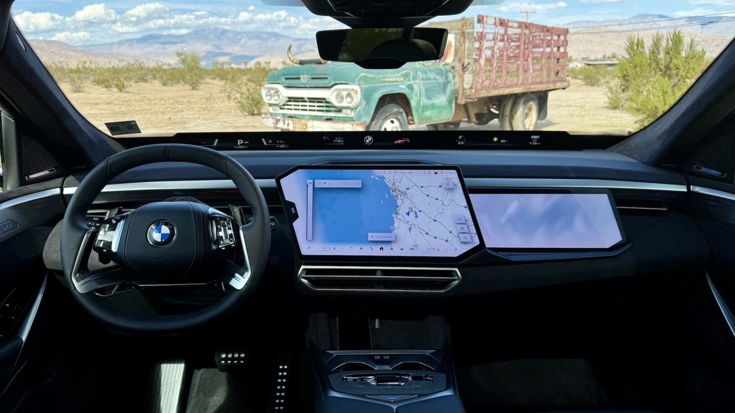 Das Beifahrer-Display kostet im BMW X5 Aufpreis.