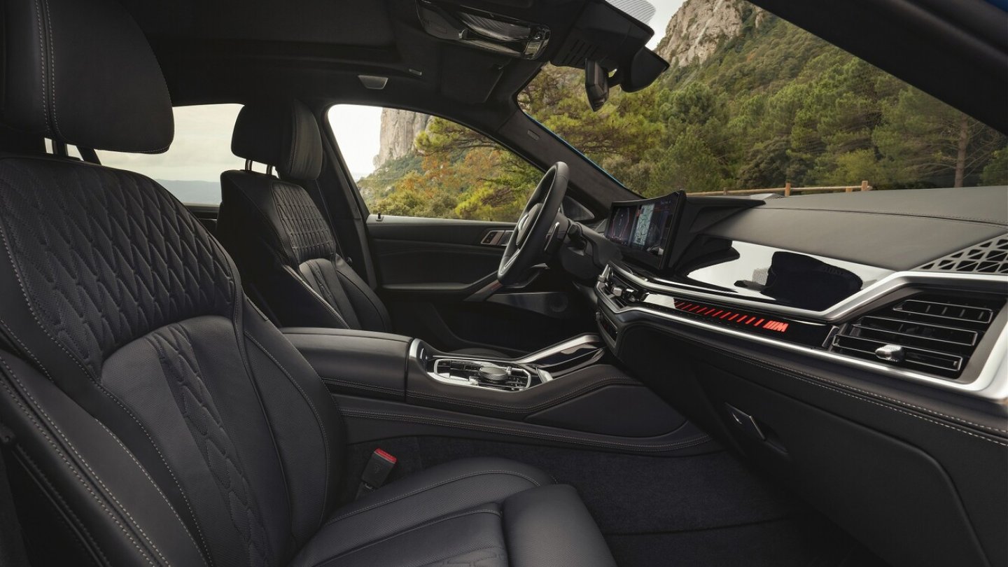 Lederbezüge nd Komfortsitze gibt es gegen Aufpreis. Hier der Innenraum des BMW X6. Lederbezüge nd Komfortsitze gibt es gegen Aufpreis. Hier der Innenraum des BMW X6.