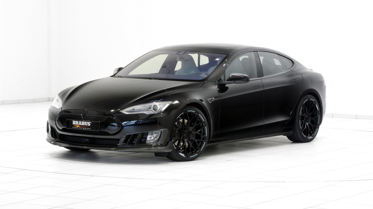 Ein paar Karbonleisten vorne und andere Alus: Tesla Model S von Brabus. Ein paar Karbonleisten vorne und andere Alus: Tesla Model S von Brabus.