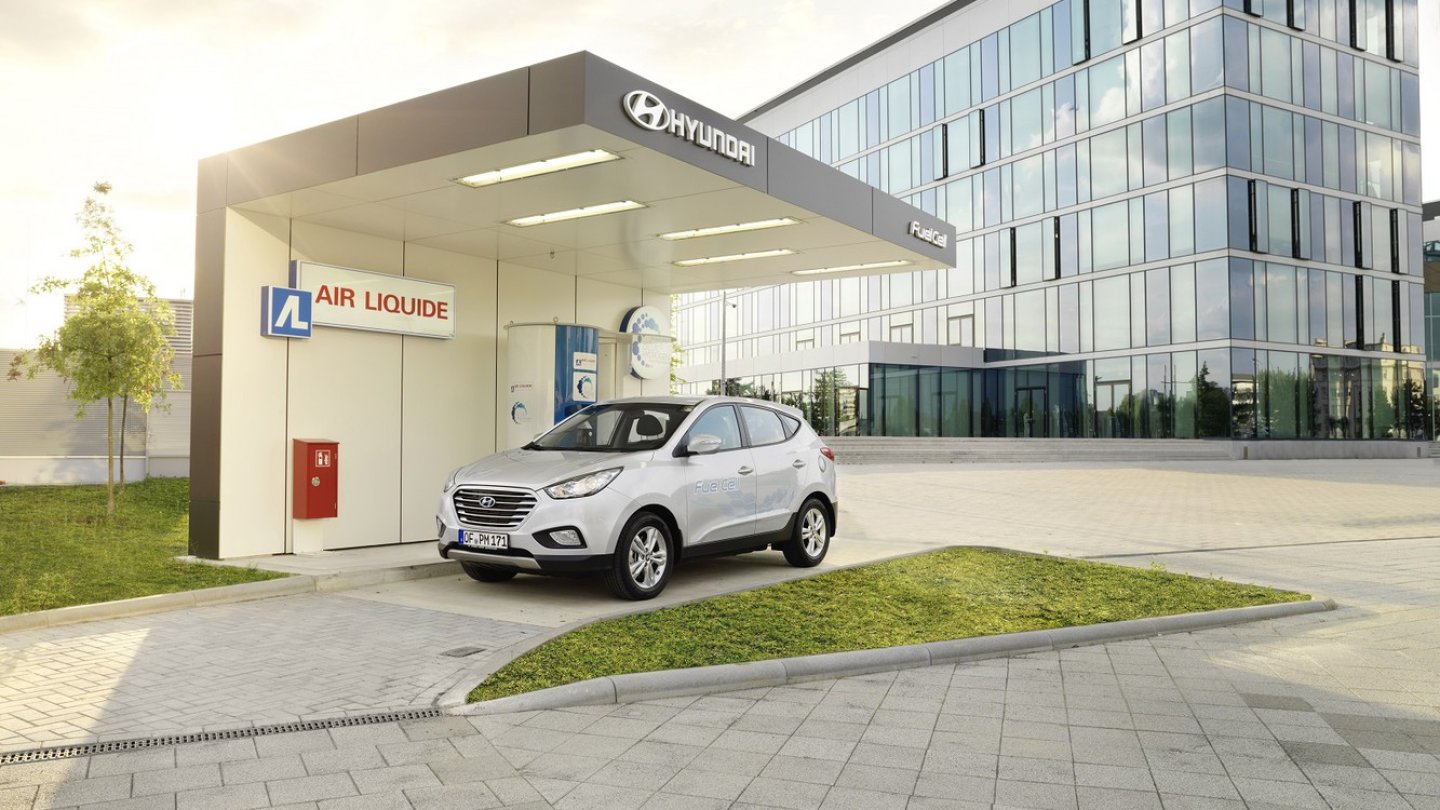 Die Tankstelle in Paris wird, wie diese hier bei Hyundai in Offenbach, von der Linde-Tochter Air Liquide betrieben. Die Tankstelle in Paris wird, wie diese hier bei Hyundai in Offenbach, von der Linde-Tochter Air Liquide betrieben.