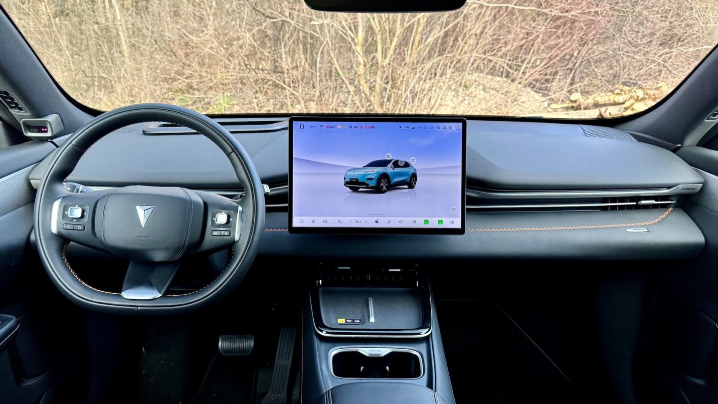 Das Head-up-Display und der neigbare Touchscreen gehören zur höheren Ausstattungslinie Max.