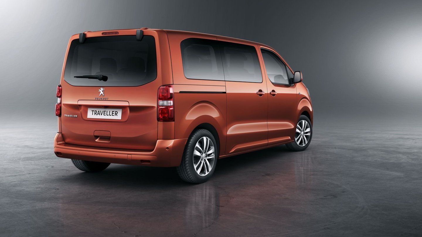 Am Heck herrscht formaler Gleichstand: Also zeigen wir nur den Peugeot. Der ist zumindest farbenfroh. Am Heck herrscht formaler Gleichstand: Also zeigen wir nur den Peugeot. Der ist zumindest farbenfroh.