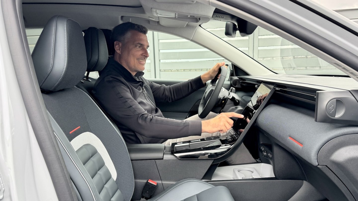 Der neue Citroën C5 Aircross bietet in beiden Reihen viel Platz und bequeme Sitze. Der neue Citroën C5 Aircross bietet in beiden Reihen viel Platz und bequeme Sitze.