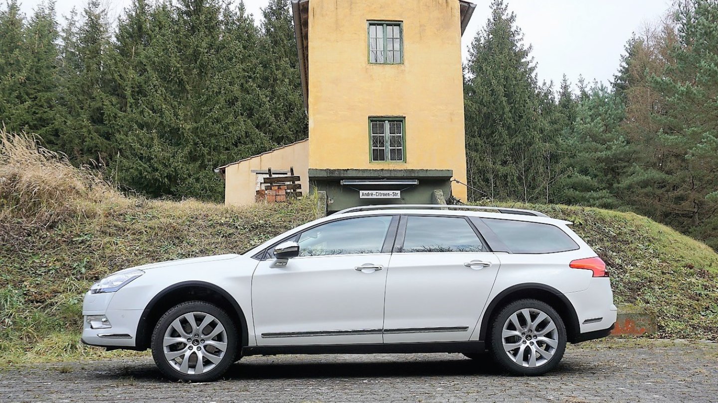 Seit 2014 schminkt sich der Citroen C5 Tourer auf Wunsch als Offroader. Seit 2014 schminkt sich der Citroen C5 Tourer auf Wunsch als Offroader.