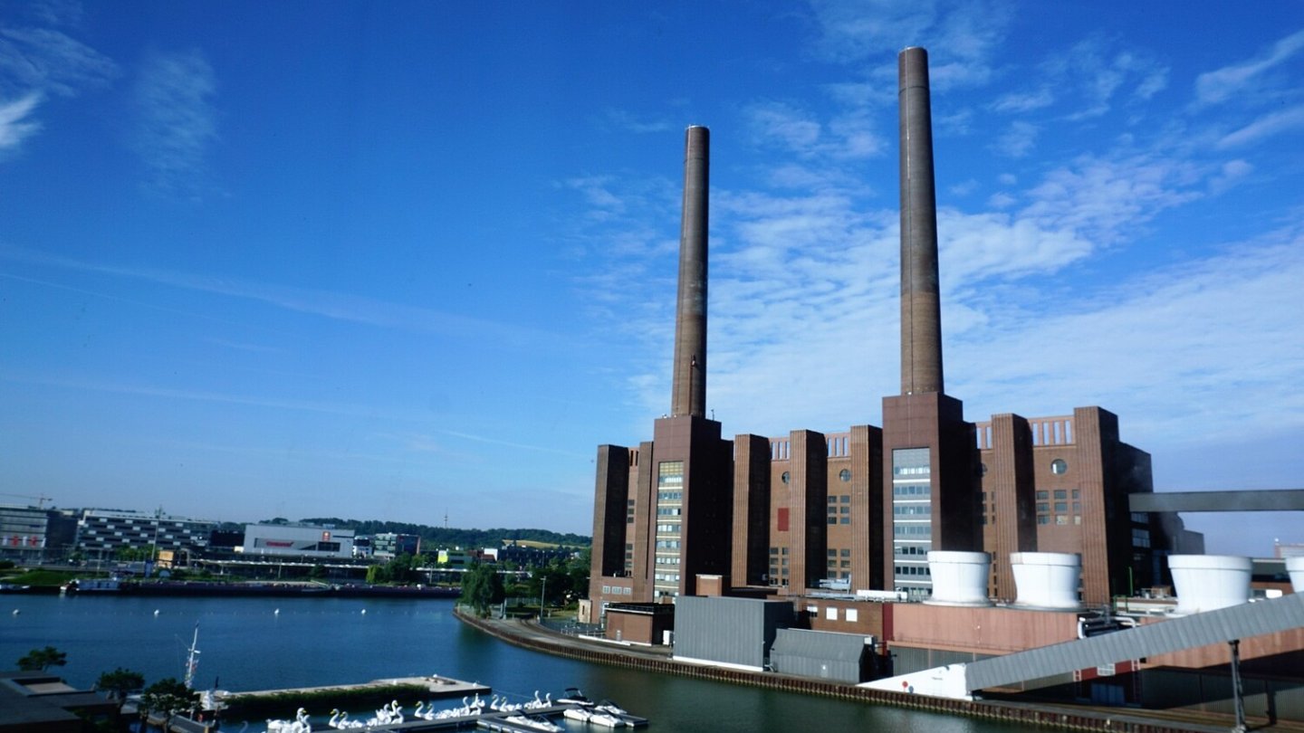 Das Kraftwerk am Volkswagen-Stammsitz Wolfsburg. Das Kraftwerk am Volkswagen-Stammsitz Wolfsburg.