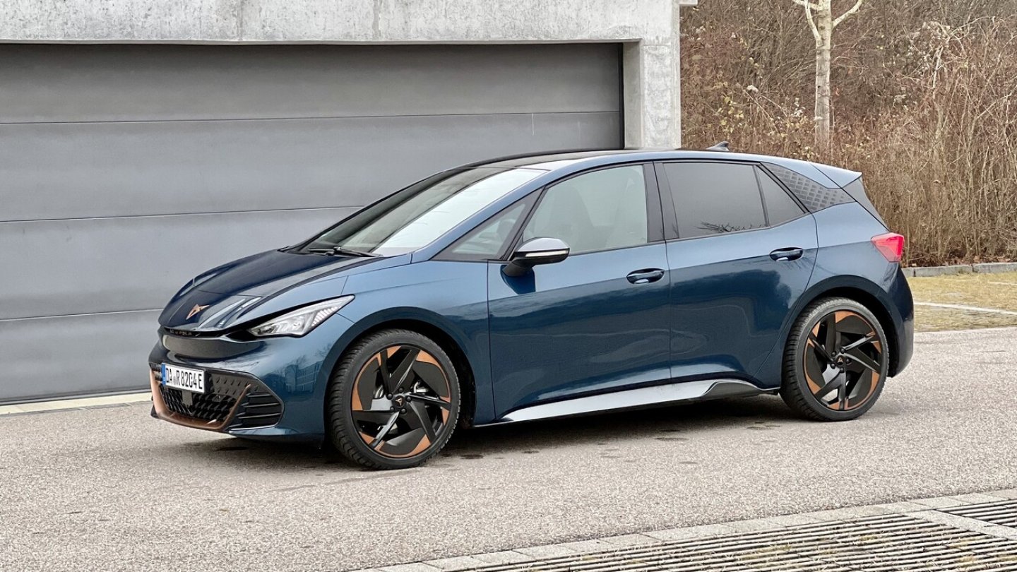 Der Testwagen trägt die Farbe Aurora Blau. Der Testwagen trägt die Farbe Aurora Blau.