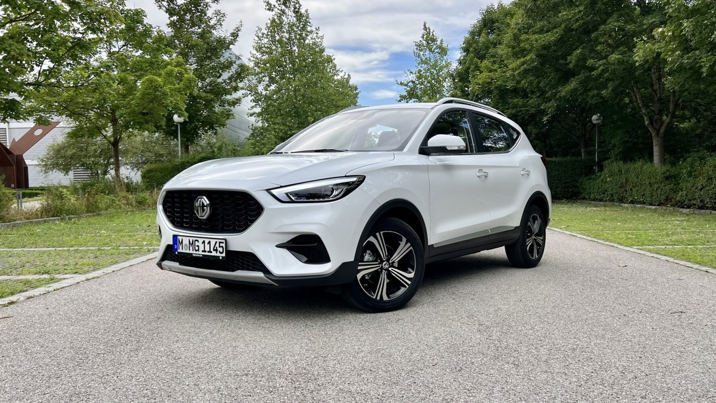 Der MG ZS wird als Benziner bei uns ab 17.990 Euro verkauft. Der MG ZS wird als Benziner bei uns ab 17.990 Euro verkauft.