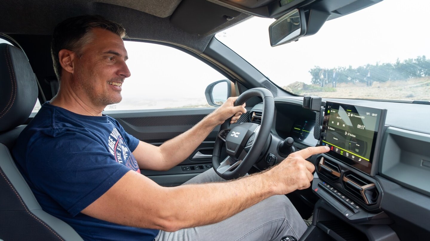 Das Cockpit ist, wie das Außendesign, eine Weiterentwicklung der bekannten Architektur. Das Cockpit ist, wie das Außendesign, eine Weiterentwicklung der bekannten Architektur.