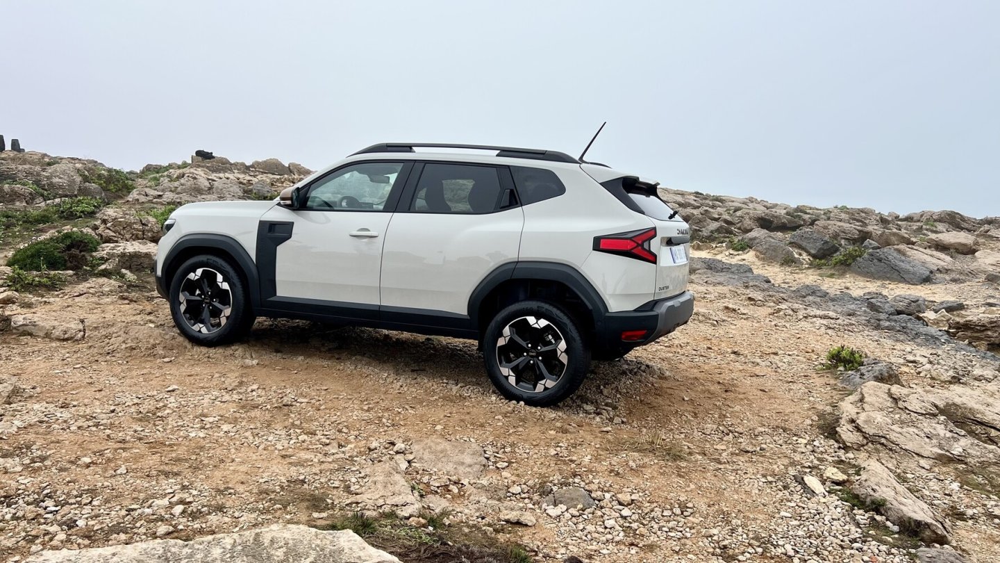 Sandstorm, hier am Dacia Duster Extreme, ist eine neue Lackoption. Sandstorm, hier am Dacia Duster Extreme, ist eine neue Lackoption.