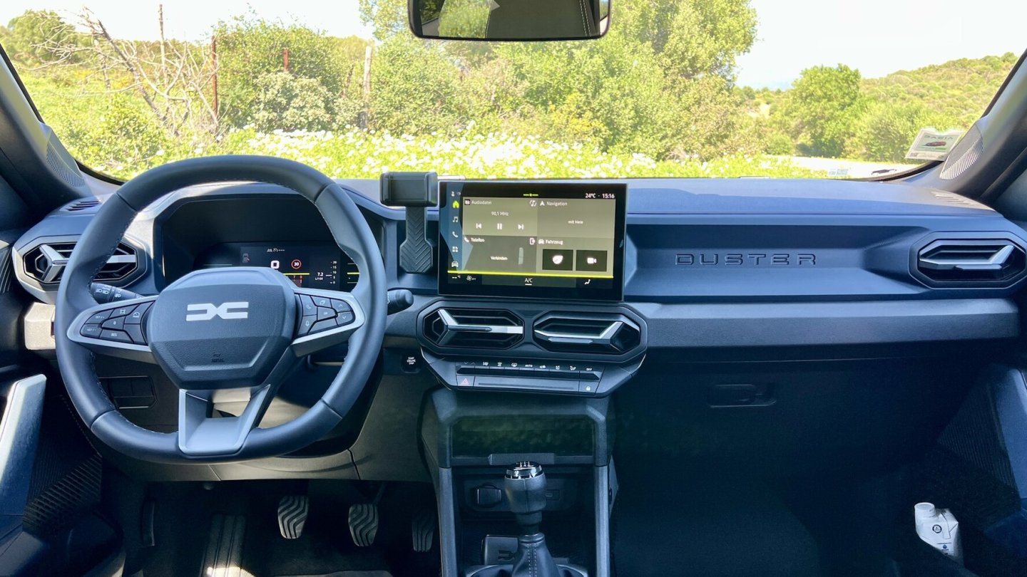 Das 10,1 Zoll große Display ist ab Expression an Bord, das Navigationssystem im Duster Journey. Das 10,1 Zoll große Display ist ab Expression an Bord, das Navigationssystem im Duster Journey.