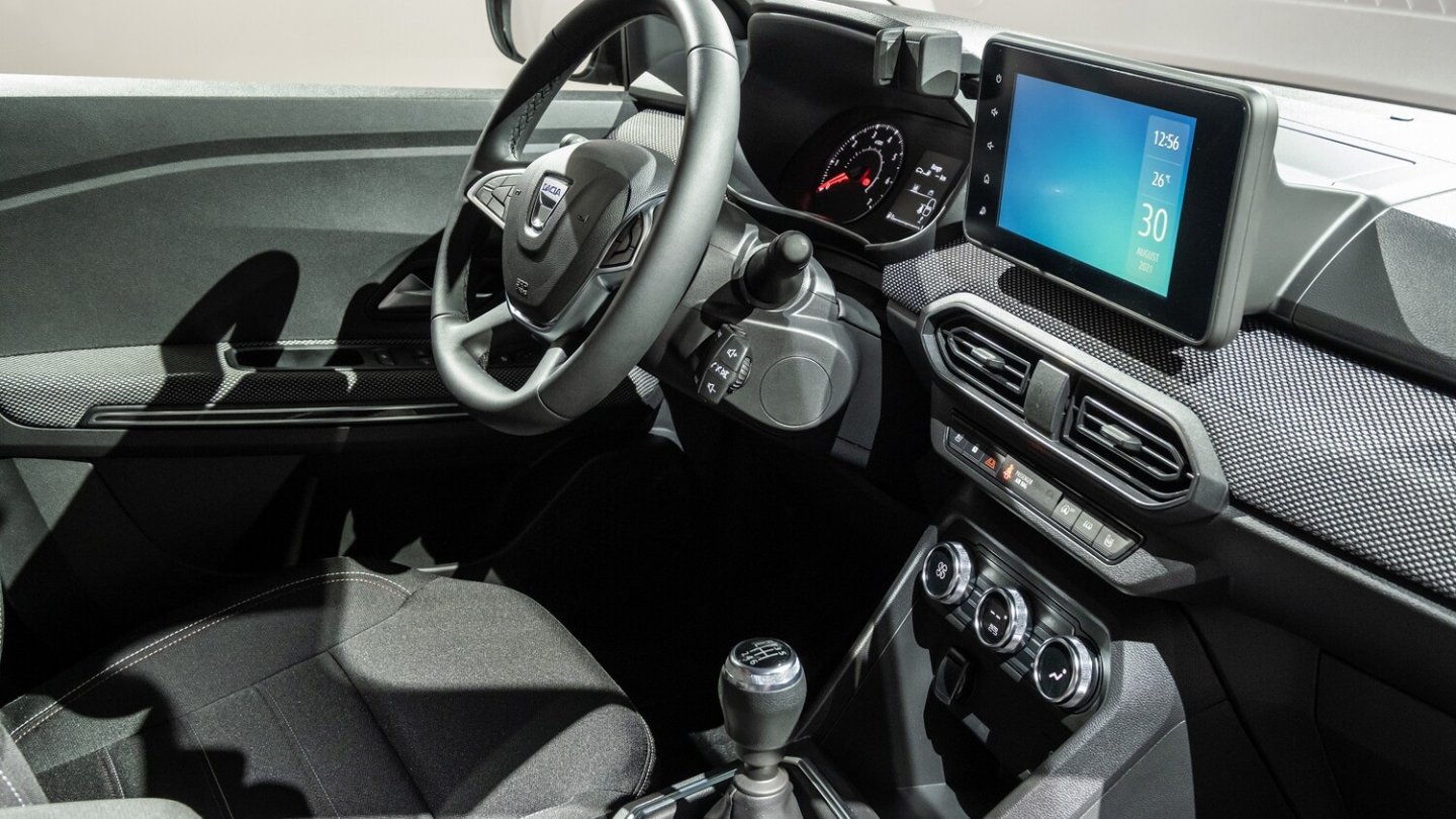 In den oberen Ausstattungslinien ist das Cockpit mit Stoff bespannt. In den oberen Ausstattungslinien ist das Cockpit mit Stoff bespannt.