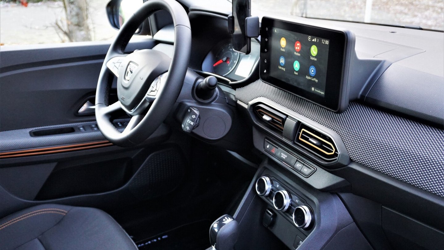 Apple CarPlay kann ohne Kabelverbindung genutzt werden. Apple CarPlay kann ohne Kabelverbindung genutzt werden.