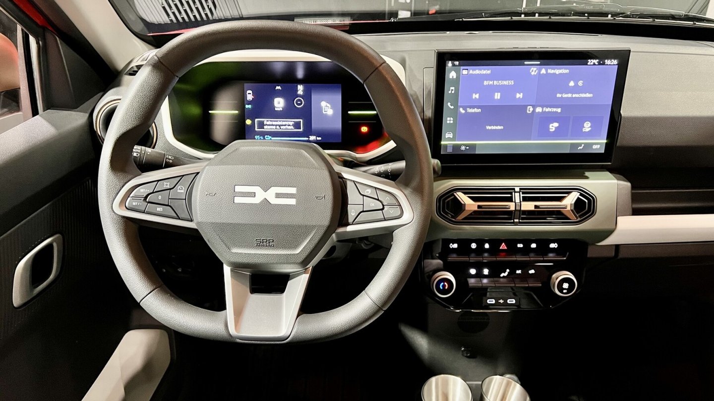 Die digitalen Instrumente sind Serie, das 10-Zoll-Display nu beim Extreme. Die digitalen Instrumente sind Serie, das 10-Zoll-Display nu beim Extreme.