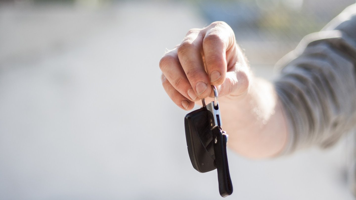 Vor der Übergabe des neuen Autos gilt es, die Finanzierung in trockenen Tüchern zu haben. Vor der Übergabe des neuen Autos gilt es, die Finanzierung in trockenen Tüchern zu haben.