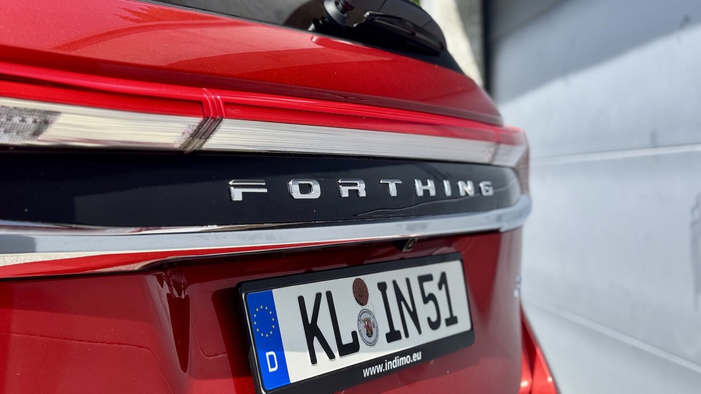 Forthing ist eine Sub-Marke des chinesischen Herstellers Dongfeng. Forthing ist eine Sub-Marke des chinesischen Herstellers Dongfeng.