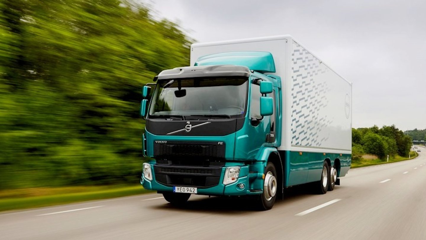 Dreiachsige Volvo-LKW