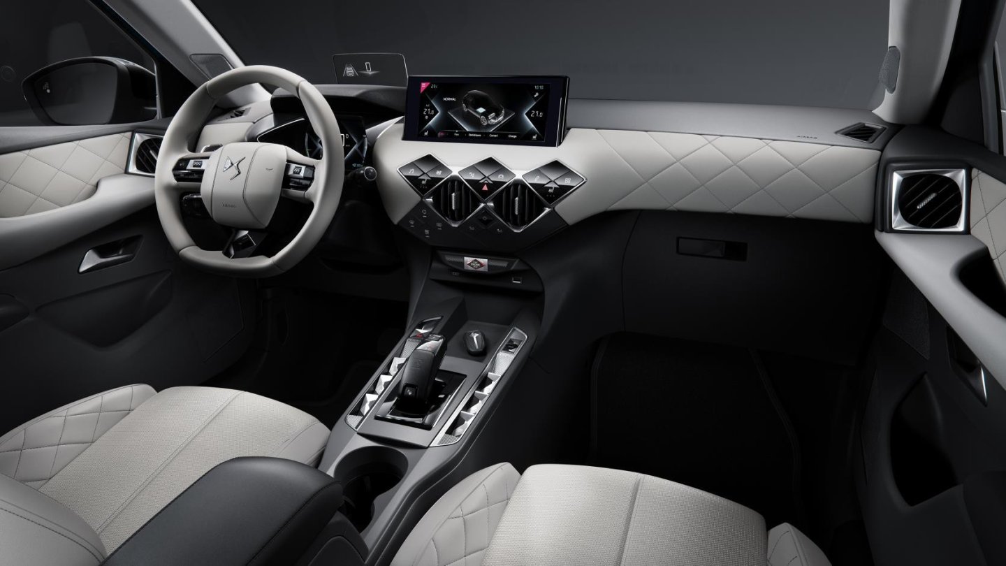 Die Extravaganz des DS 3 Crossback setzt sich innen fort. Die Extravaganz des DS 3 Crossback setzt sich innen fort.
