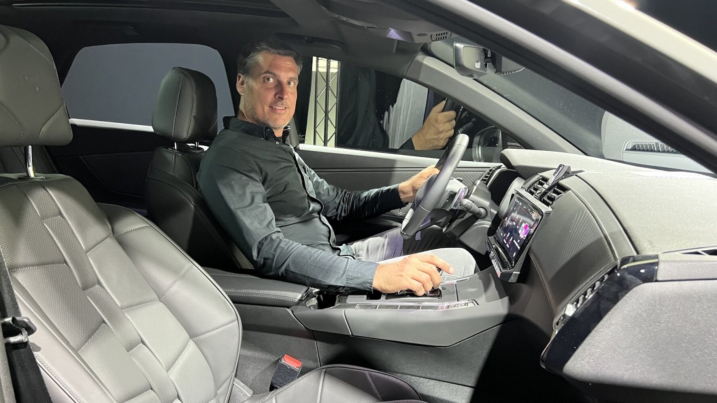 Zu ersten Sitzprobe wählten wir den neuen DS 7 E-Tense 4x4 360. Zu ersten Sitzprobe wählten wir den neuen DS 7 E-Tense 4x4 360.