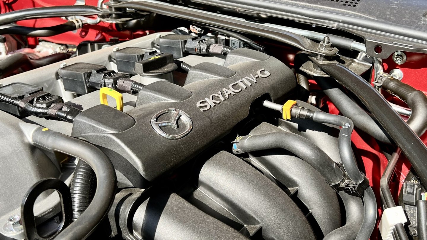 Verbrennungsmotoren wie der Benziner im MX-5 können problemlos mit E-Fuels laufen. Verbrennungsmotoren wie der Benziner im MX-5 können problemlos mit E-Fuels laufen.