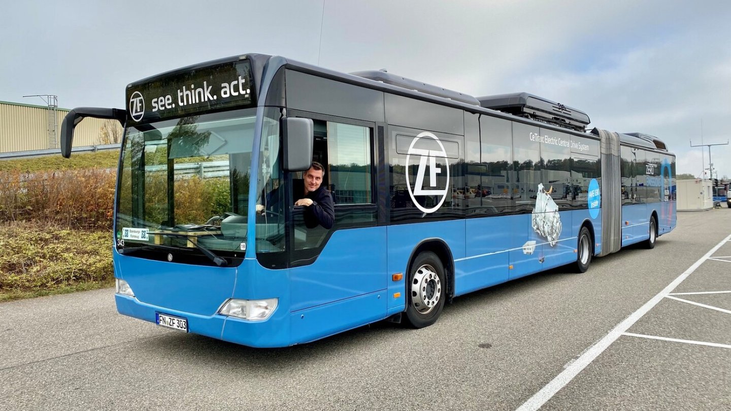 Elektrischer Gelenkbus Elektrischer Gelenkbus