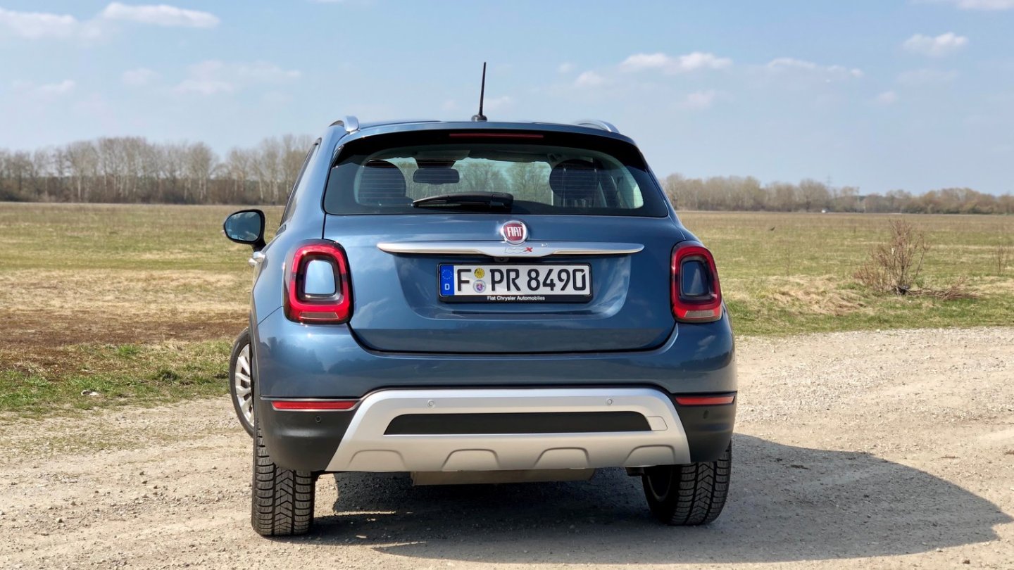Der silberne Unterfahrschutz gehört zum Fiat 500X City Cross. Der silberne Unterfahrschutz gehört zum Fiat 500X City Cross.