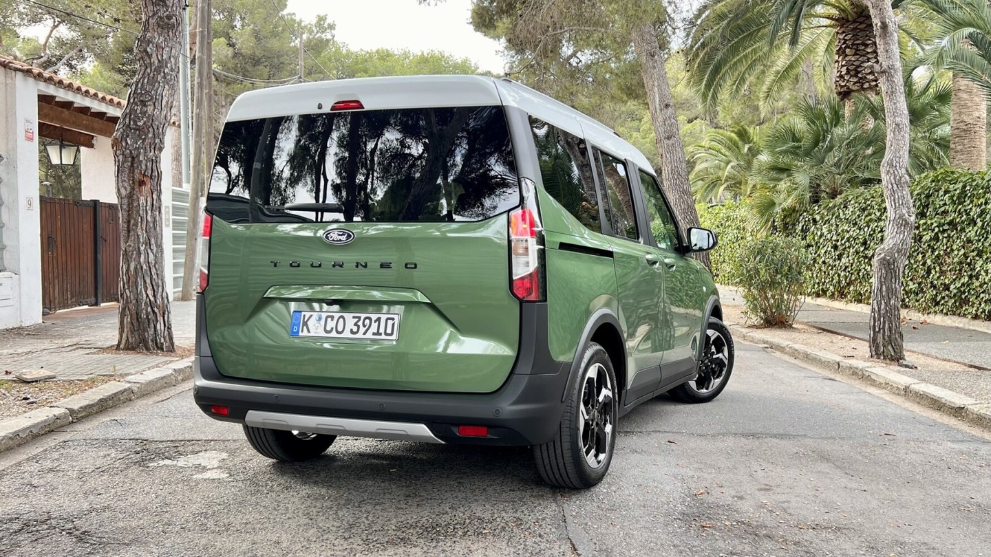 Der Testwagen ist in der Optionsfarbe Bursting Green Metallic lackiert. Der Testwagen ist in der Optionsfarbe Bursting Green Metallic lackiert.