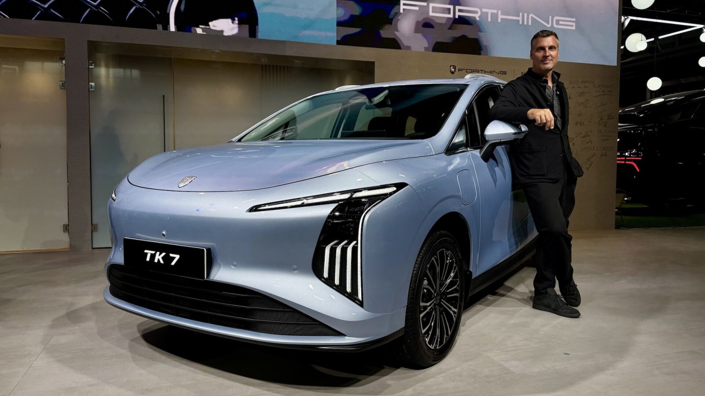 Forthing auf der Paris Motor Show