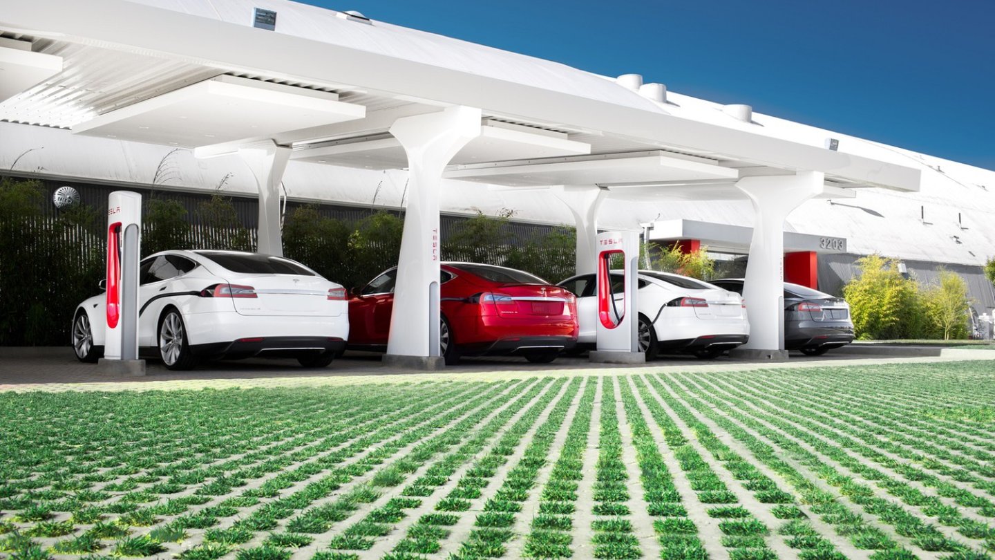 Tesla hat ein bundesweites Netzwerk an Superchargern aufgebaut. Tesla hat ein bundesweites Netzwerk an Superchargern aufgebaut.