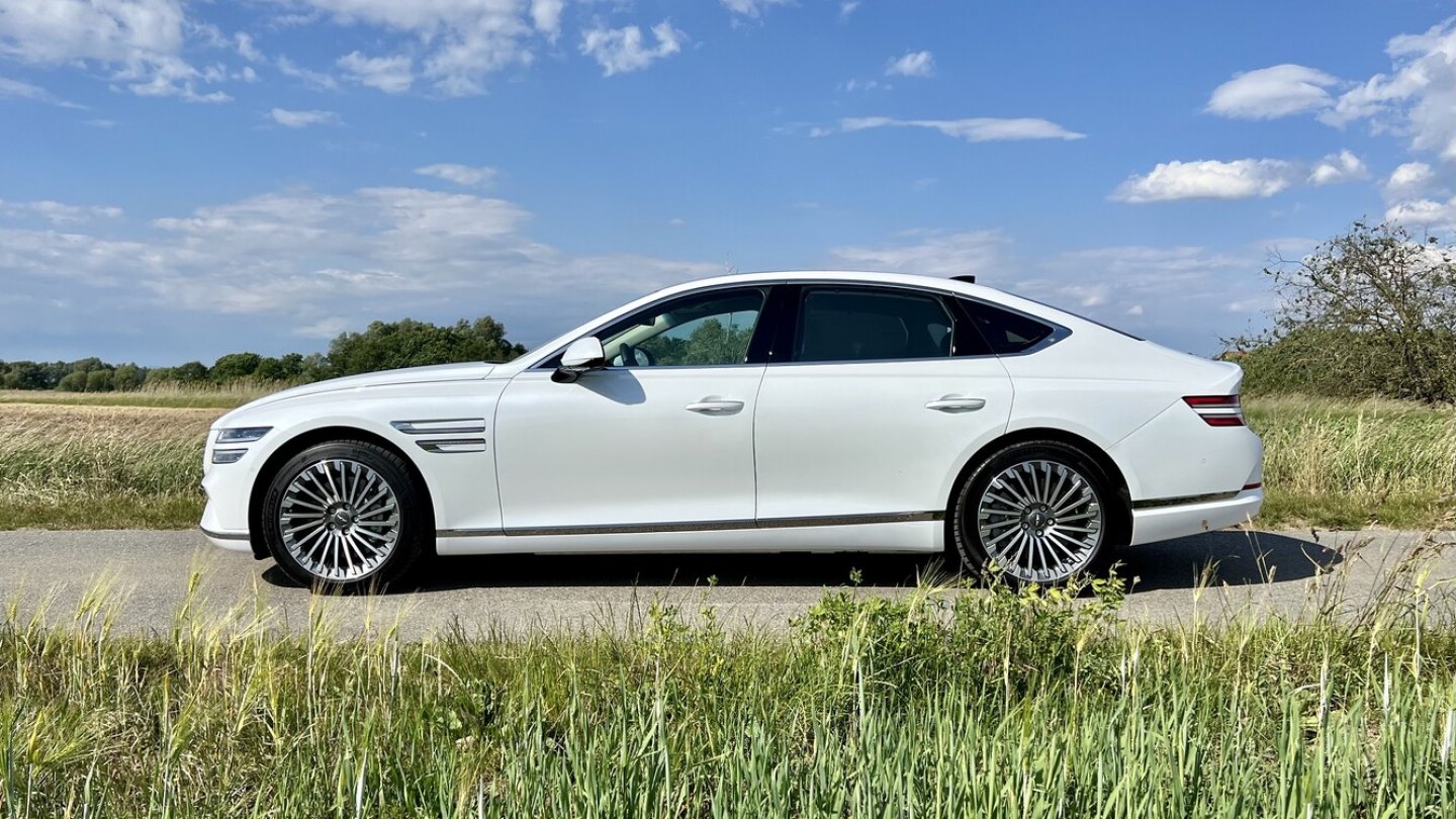 Die 19-Zoll-Felgen stehen dem Genesis G80 sehr gut. Die 19-Zoll-Felgen stehen dem Genesis G80 sehr gut.