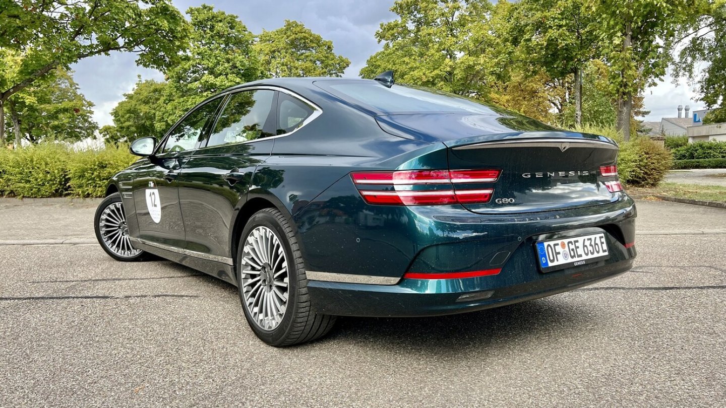 Die edle Elektro-Limousine startet bei 69.200 Euro. Statt Rabatt gibt es fünf Jahre Service und Co. Die edle Elektro-Limousine startet bei 69.200 Euro. Statt Rabatt gibt es fünf Jahre Service und Co.