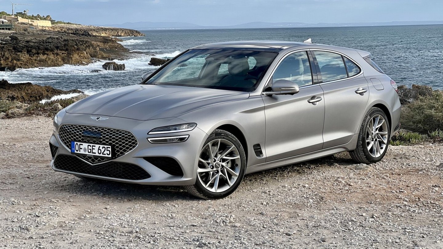 Die Front entspricht der G70 Limousine. Die Front entspricht der G70 Limousine.