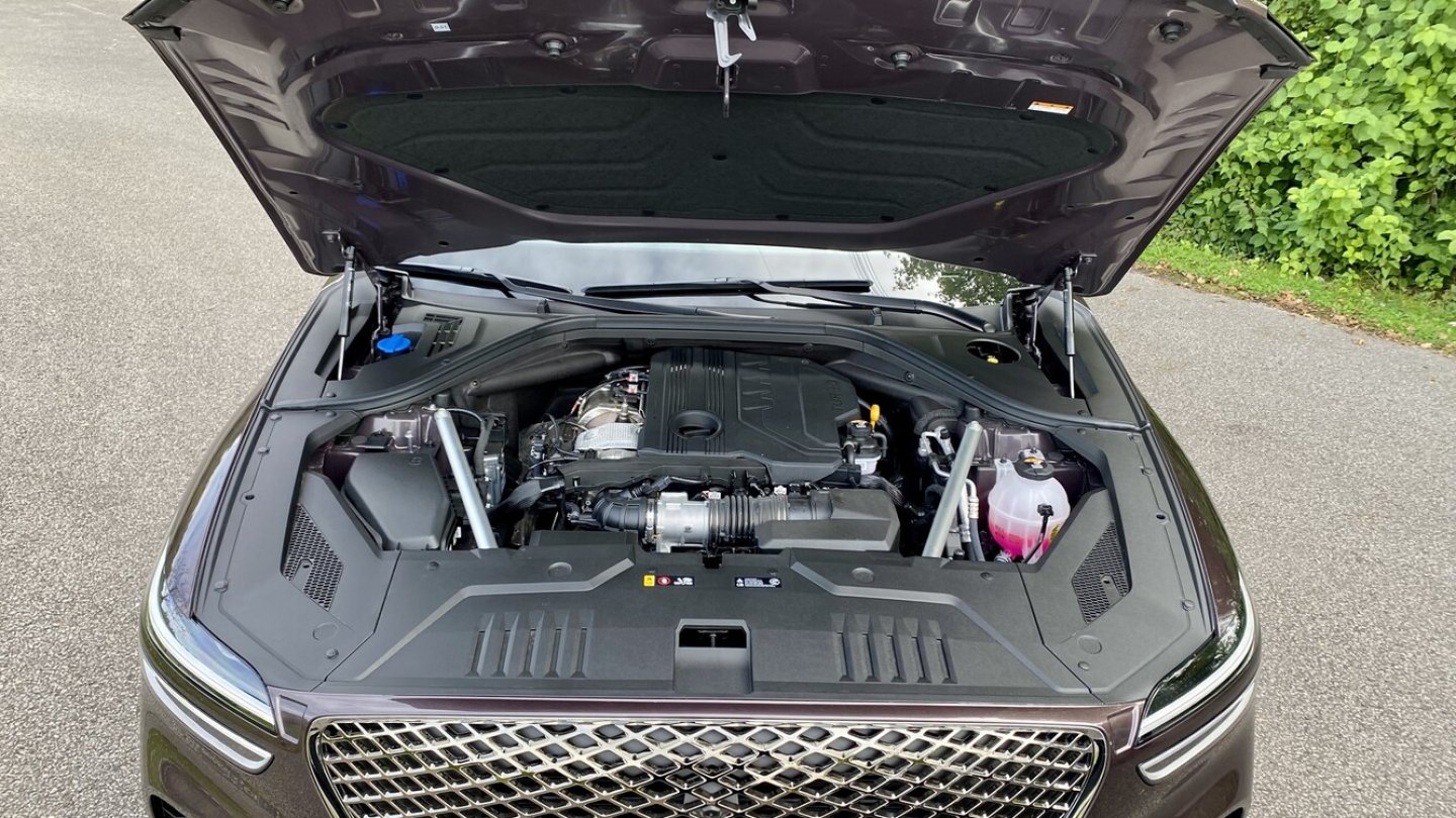 Neben einem Benziner mit 304 PS steht für den Genesis GV70 ein 2,2 Liter großer Dieselmotor zur Wahl. Neben einem Benziner mit 304 PS steht für den Genesis GV70 ein 2,2 Liter großer Dieselmotor zur Wahl.