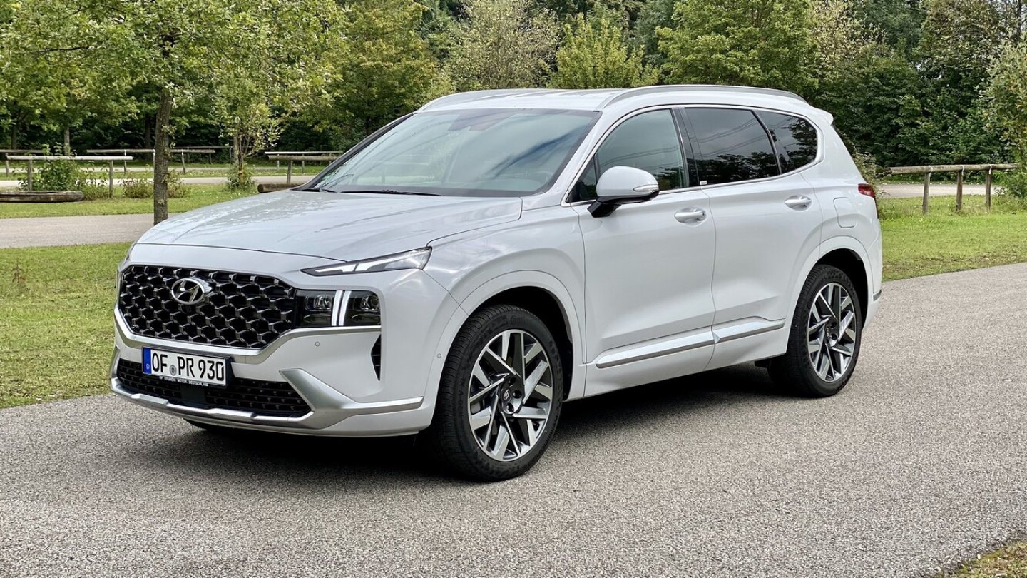 Der Hyundai Santa Fe Signature ist das Topmodell der SUV-Baureihe. Der Hyundai Santa Fe Signature ist das Topmodell der SUV-Baureihe.