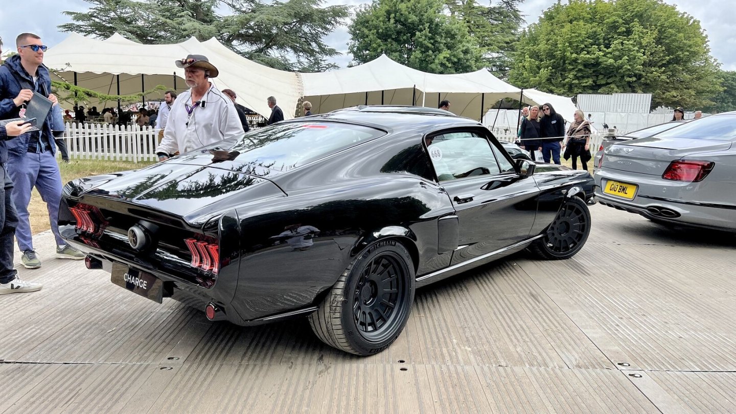 Charge Cars baut seinen 1967er Ford Mustang zum Elektroauto um. Charge Cars baut seinen 1967er Ford Mustang zum Elektroauto um.