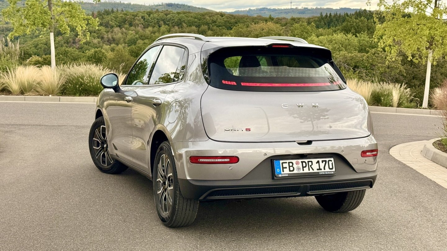 Das kompakte SUV macht den Anfang, weitere Varianten folgen 2027.