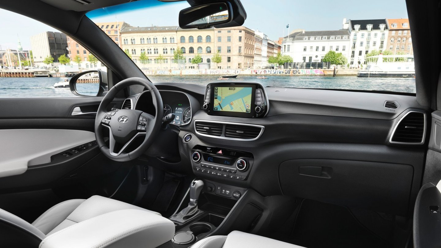 Neu im Hyundai: das freistehende Display. Neu im Hyundai: das freistehende Display.