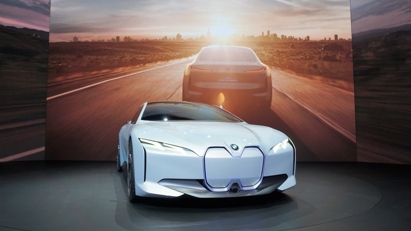 Das aktuelle Problem der etablierten Hersteller: die vielen Ankündigungen. Elektro-BMW-Limousine? 2023. Vielleicht. Das aktuelle Problem der etablierten Hersteller: die vielen Ankündigungen. Elektro-BMW-Limousine? 2023. Vielleicht.