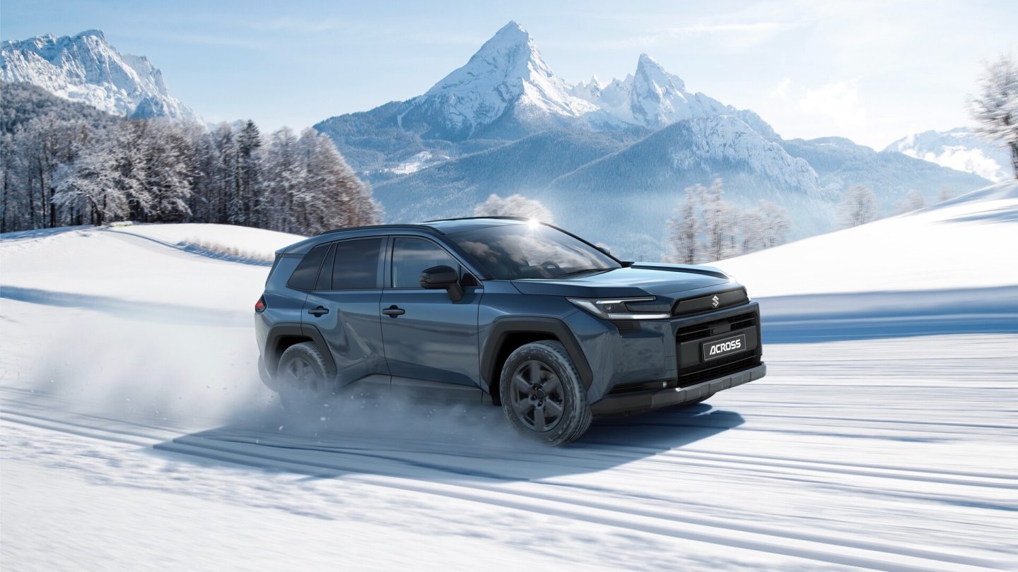 Plug-in Hybrid mit über 300 PS Systemleistung: Erstmals ist der neue Suzuki Across zu sehen.